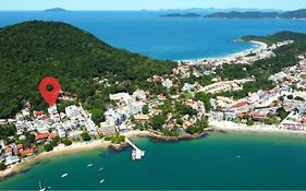1083 - Apartamento com vista para o mar em Bombinhas